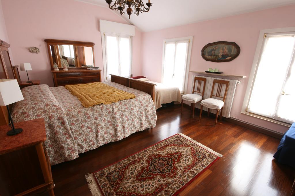 Corte Posta B&B - Parcheggio E Bagno In Camera Mântua Quarto foto