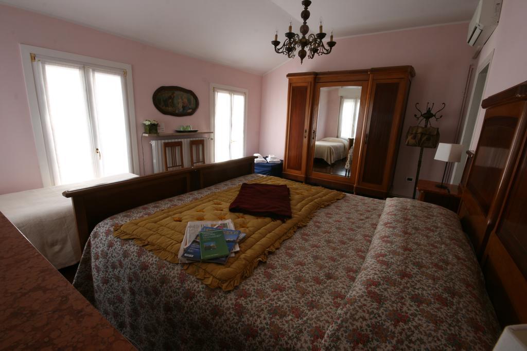 Corte Posta B&B - Parcheggio E Bagno In Camera Mântua Quarto foto