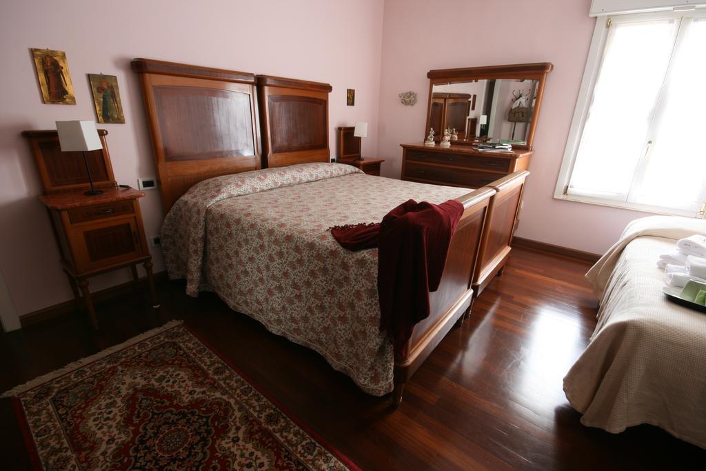 Corte Posta B&B - Parcheggio E Bagno In Camera Mântua Quarto foto
