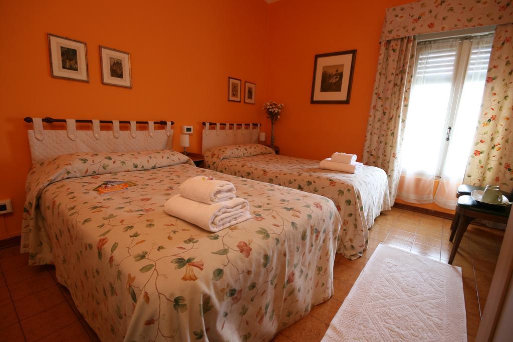 Corte Posta B&B - Parcheggio E Bagno In Camera Mântua Quarto foto