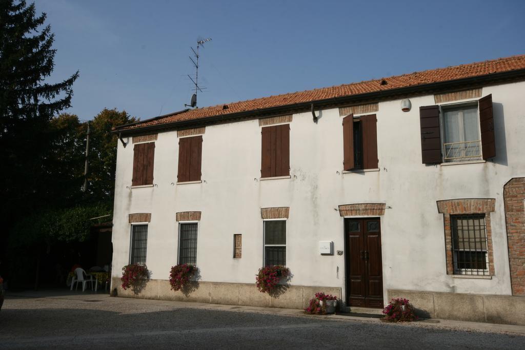 Corte Posta B&B - Parcheggio E Bagno In Camera Mântua Exterior foto