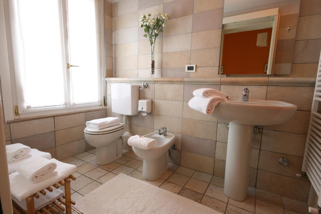 Corte Posta B&B - Parcheggio E Bagno In Camera Mântua Exterior foto